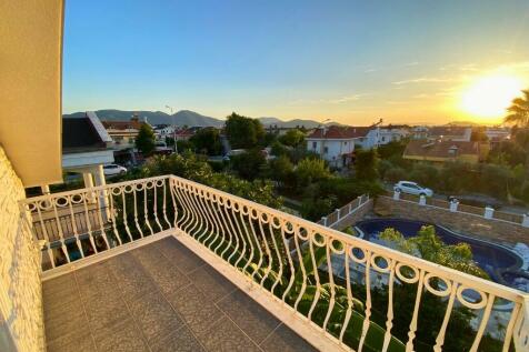 Top Floor Balcony