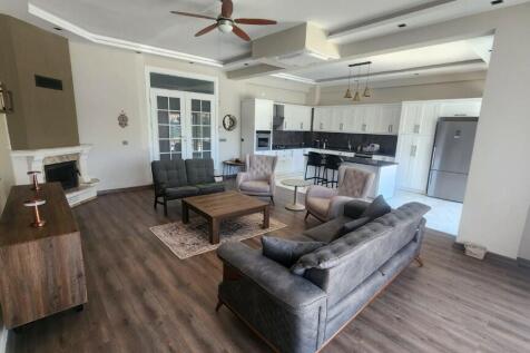Lounge / Kitchen