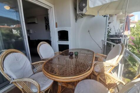 Alfresco dining