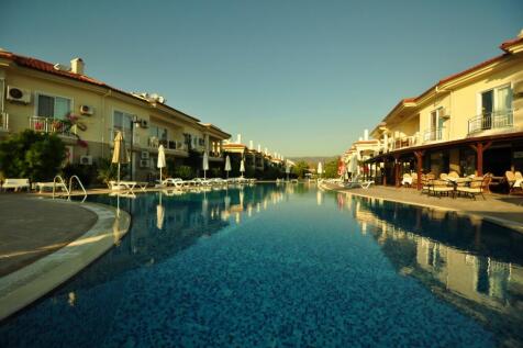 Popular complex