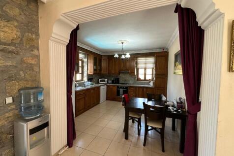 Kitchen /Dining