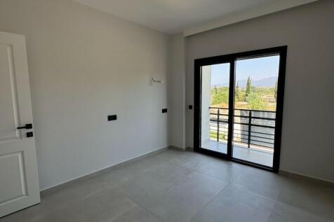 Bed 1 sliding door