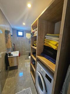 Bathroom &#43; Utility