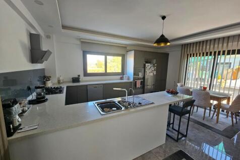Kitchen / Dining