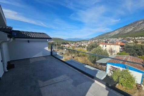 Roof balcony