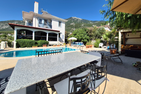 Poolside Dining