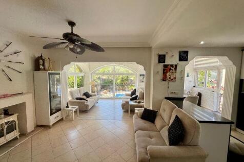 Large Lounge