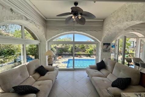 Extended Lounge 