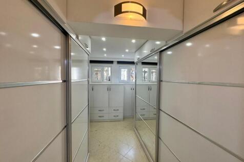 Walk-in Wardrobe