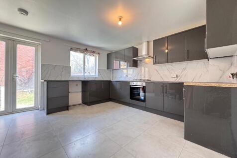To rent 4 bed 3 bath