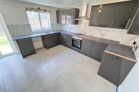 To rent 4 bed 3 bath