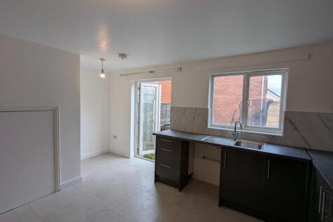 To rent 4 bed 3 bath