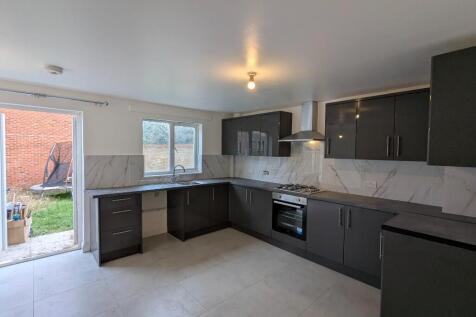To rent 4 bed 3 bath