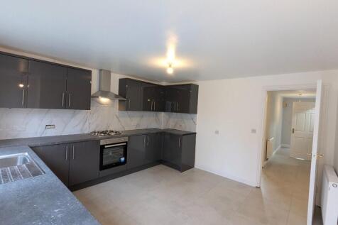 To rent 4 bed 3 bath