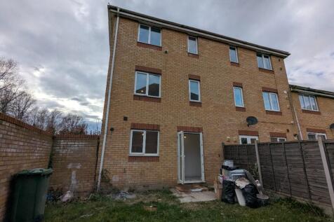 To rent 4 bed 3 bath