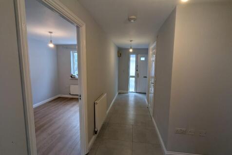To rent 4 bed 3 bath