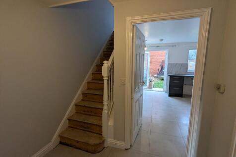 To rent 4 bed 3 bath