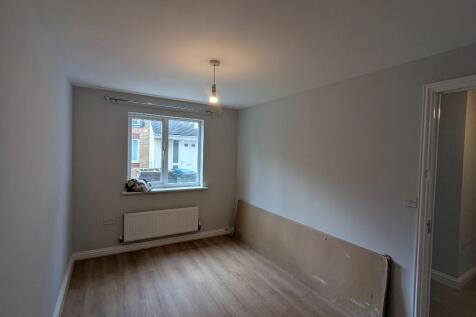 To rent 4 bed 3 bath