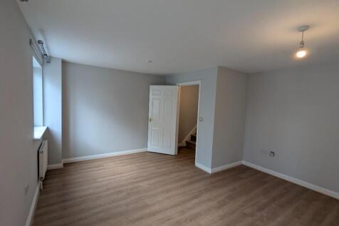 To rent 4 bed 3 bath