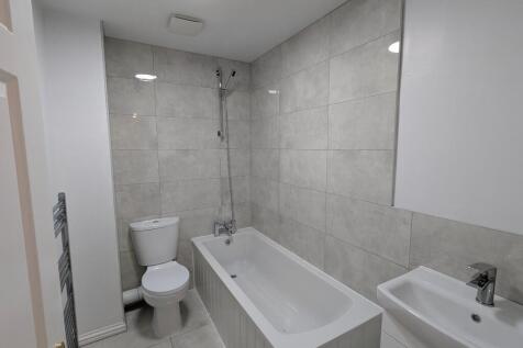To rent 4 bed 3 bath