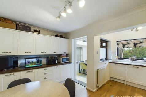 Kitchen/Breakfast...