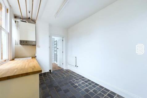CAM03787G0-PR0025-STILL017.jpg