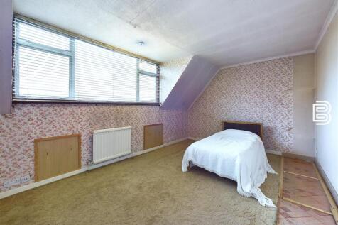 Bedroom 1.jpg