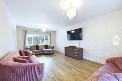 Living Room (1).jpg
