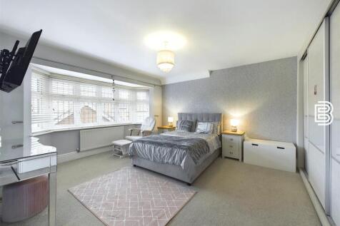 Bedroom 1.jpg