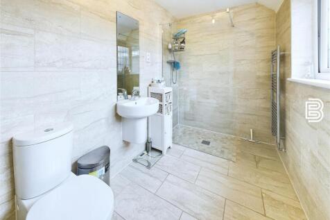 Ensuite 1.jpg