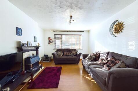 Living Room (2).jpg