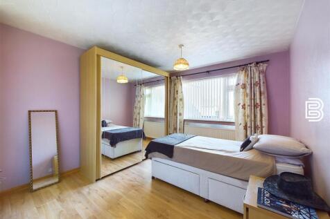 Bedroom 1.jpg