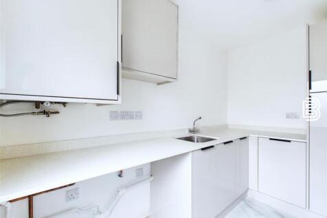 CAM03787G0-PR0075-STILL020.jpg