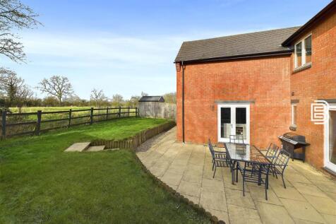 Rear Garden (2).jpg