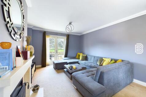 Living Room (3).jpg