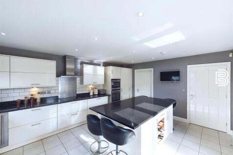 Kitchen (1).jpg