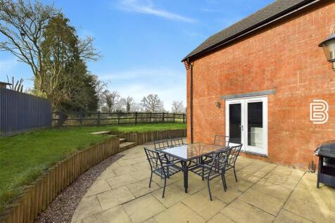 Rear Garden (3).jpg