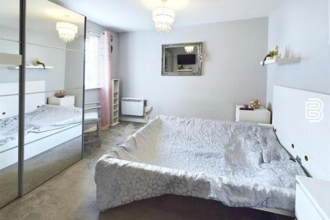 Bedroom 1.jpg