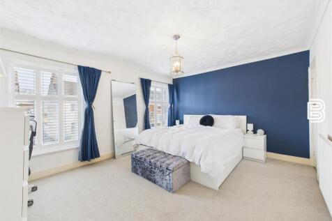 Bedroom 1 (1).jpg