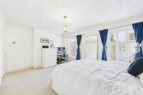 Bedroom 1 (2).jpg
