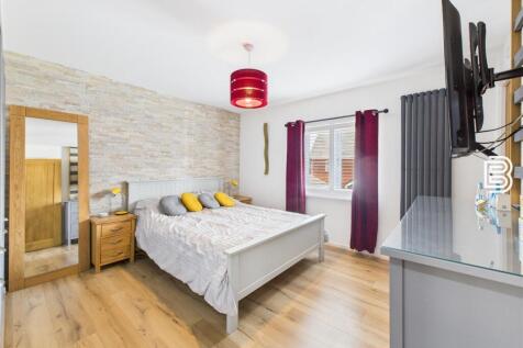 Bedroom 1.jpg