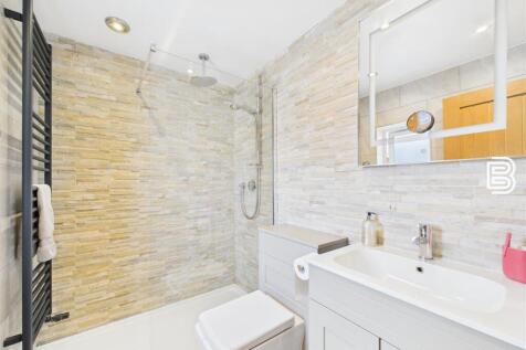 Ensuite 1.jpg