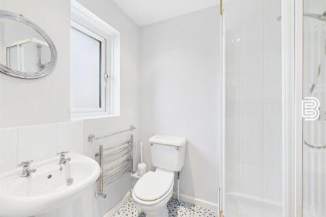 Ensuite 2.jpg