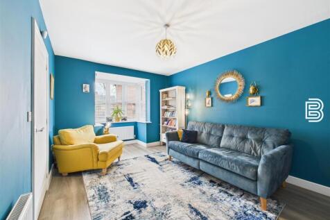 Living Room (1).jpg