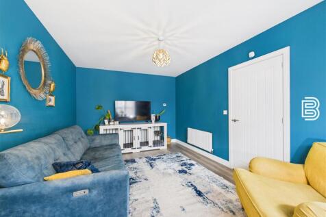 Living Room (2).jpg