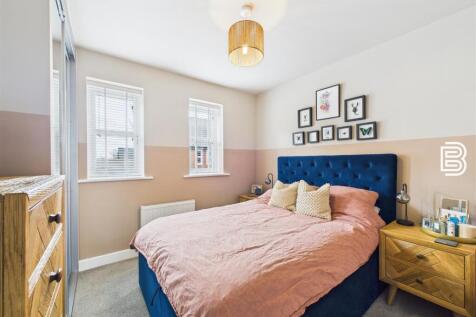 Bedroom 1.jpg