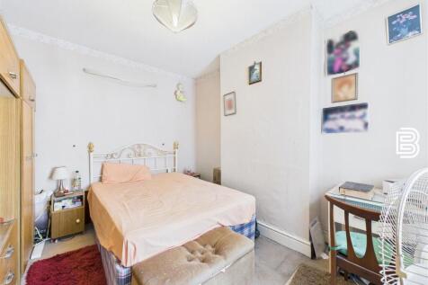 CAM03787G0-PR0087-STILL018.jpg