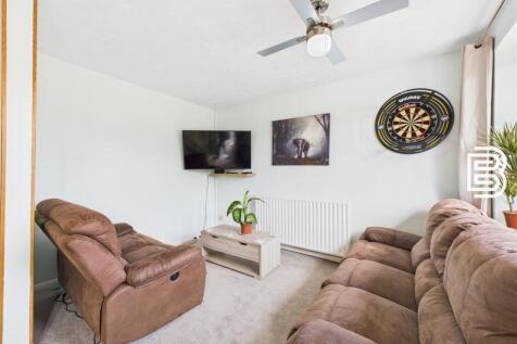 Living Room (2).jpg