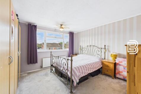 Bedroom 1.jpg