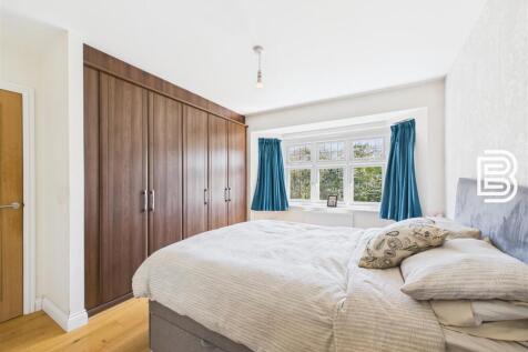Bedroom 1 (2).jpg